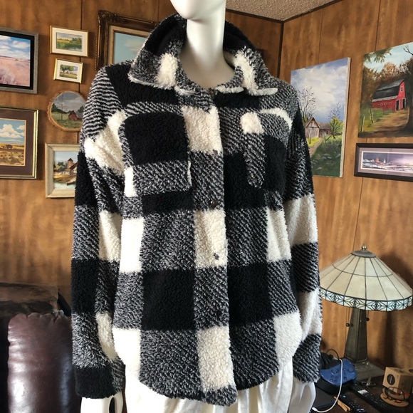 Fuzzy Jacket/Shacket/Sweater - Picture 8 of 9